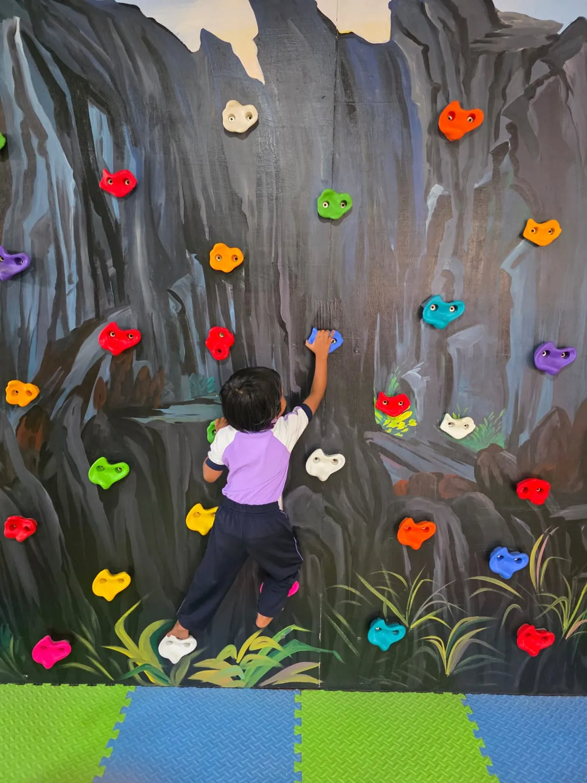 Outdoor climbing activity