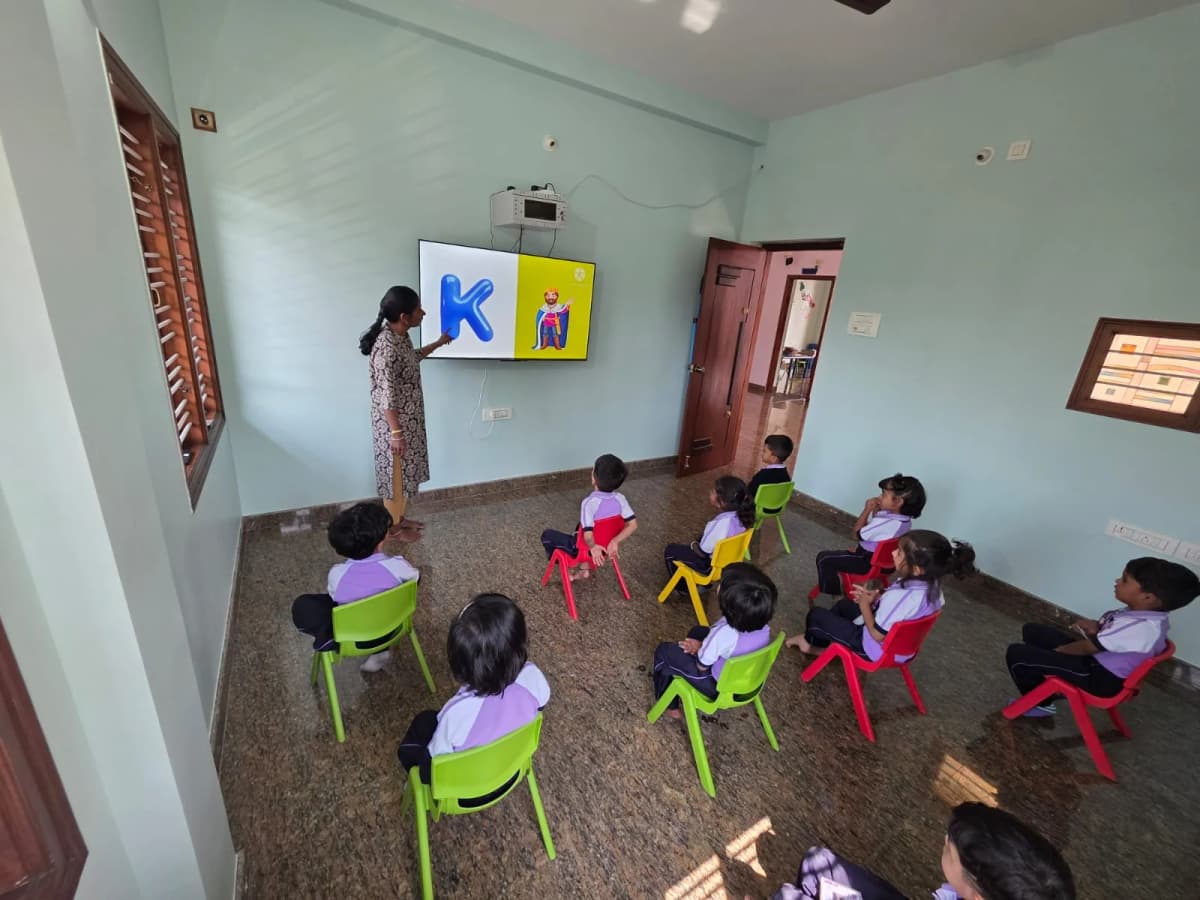 Smart class alphabet lesson at FlyHigh