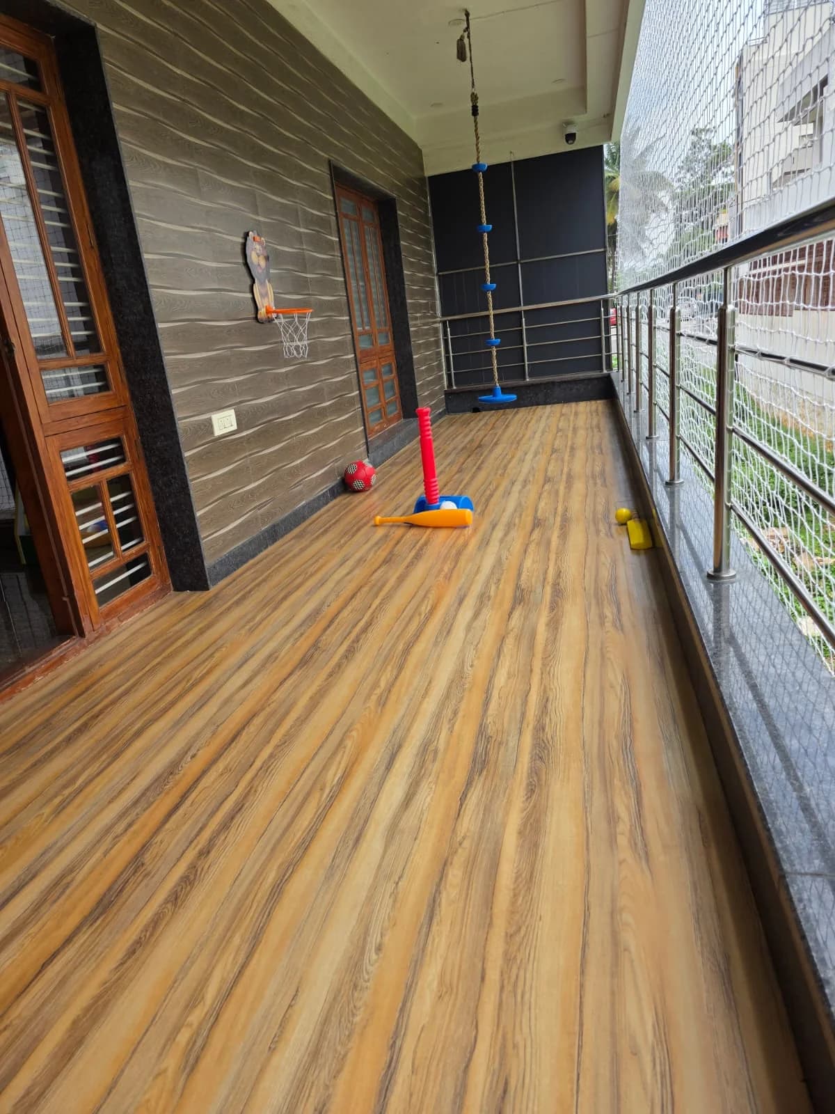 Outdoor balcony play area at FlyHigh